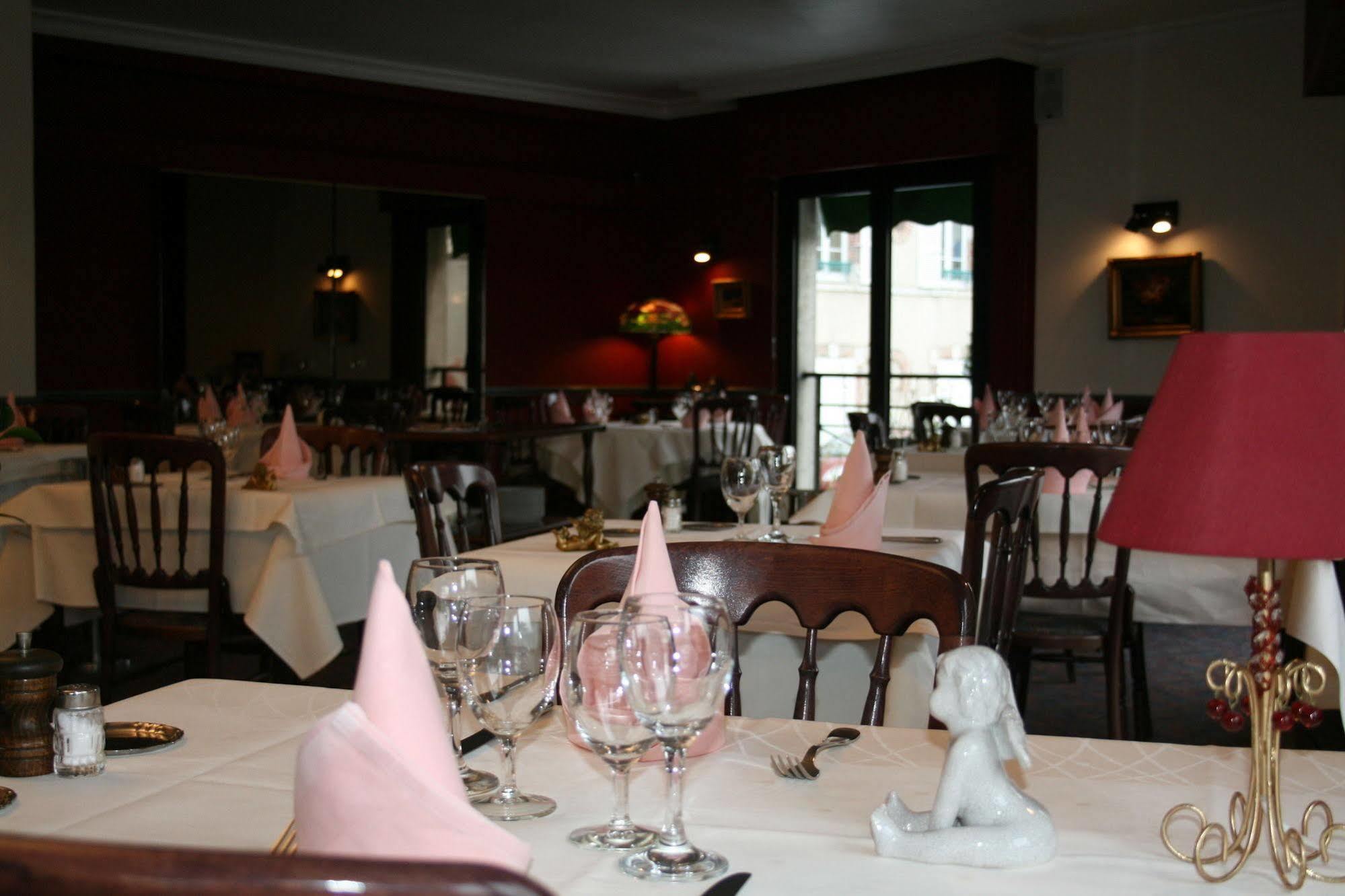 Auberge De La Fontaine Aubigny-sur-Nère 외부 사진